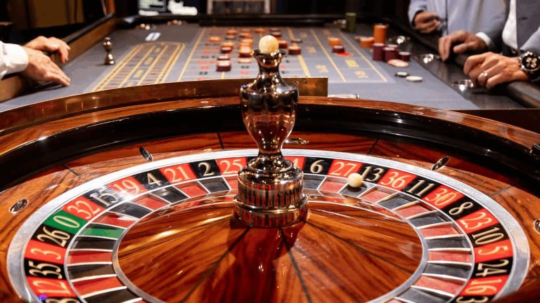 Sảnh casino trực tuyến king88vina với baccarat và roulette live dealer